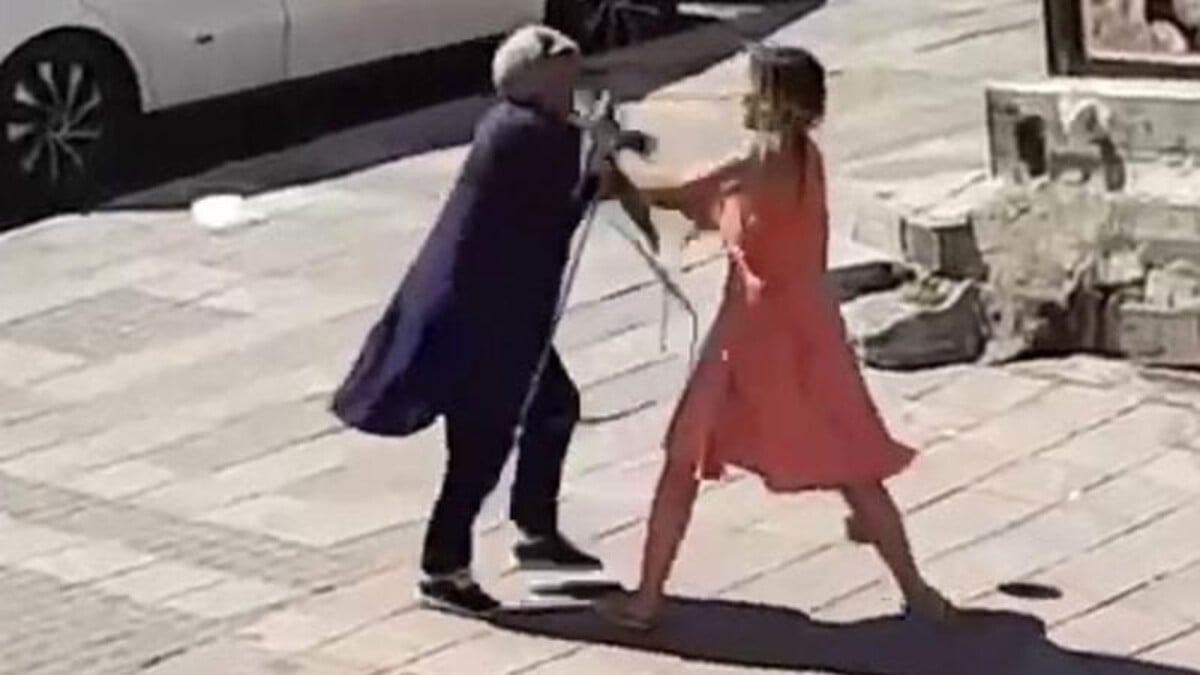 İstanbul’da başörtülü kadınlara saldıran kadın tutuklandı