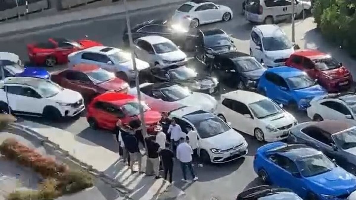 İstanbul’da düğün klasiği! Konvoydaki araçlar hem drift attı hem yolu kapattı