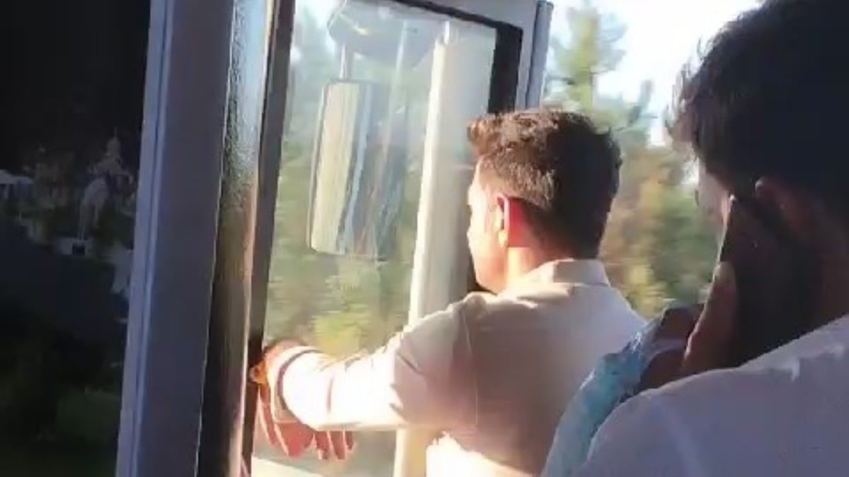 İstanbul’da İETT otobüsü tehlikeye yol açtı! Kapısı açık halde yolculuk etti