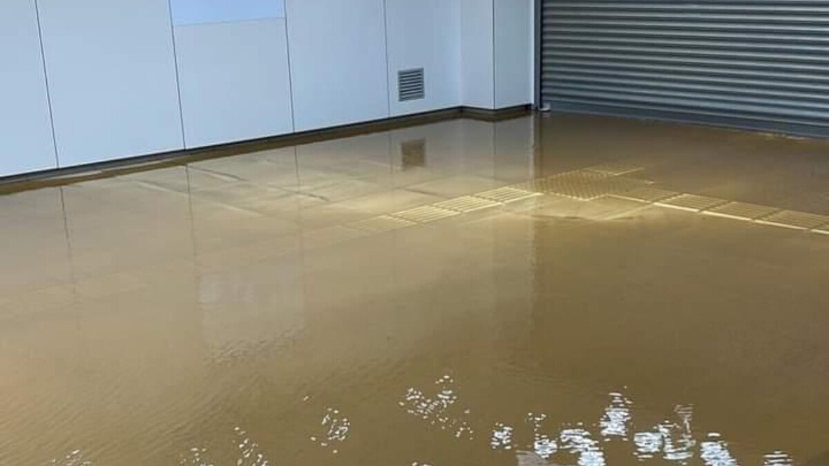 İstanbul’da kuvvetli sağanak! Başakşehir’de yollar göle döndü