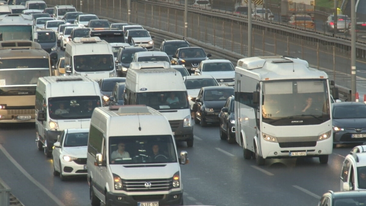 İstanbul’da okulların açılmasıyla trafik başladı