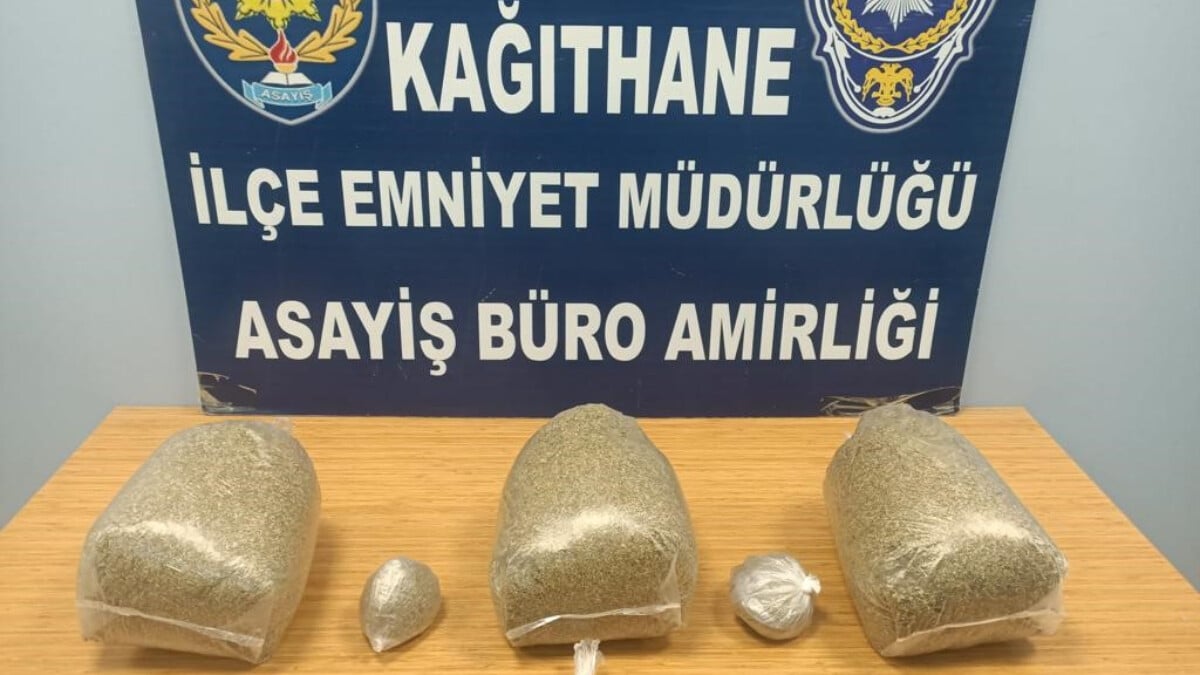 İstanbul’da takibe alınan ticari takside 3 kilo bonzai yakalandı