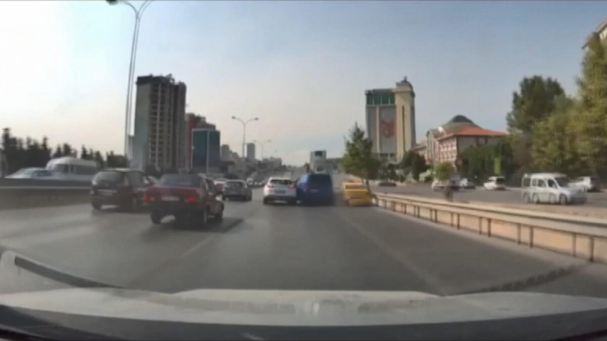 İstanbul’da trafikte hatalı şerit değişti sürücü kameralara yansıdı