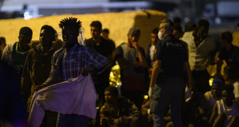 İtalya’da göçmen yoğunluğu: Lampedusa Adası’nda acil durum ilan edildi