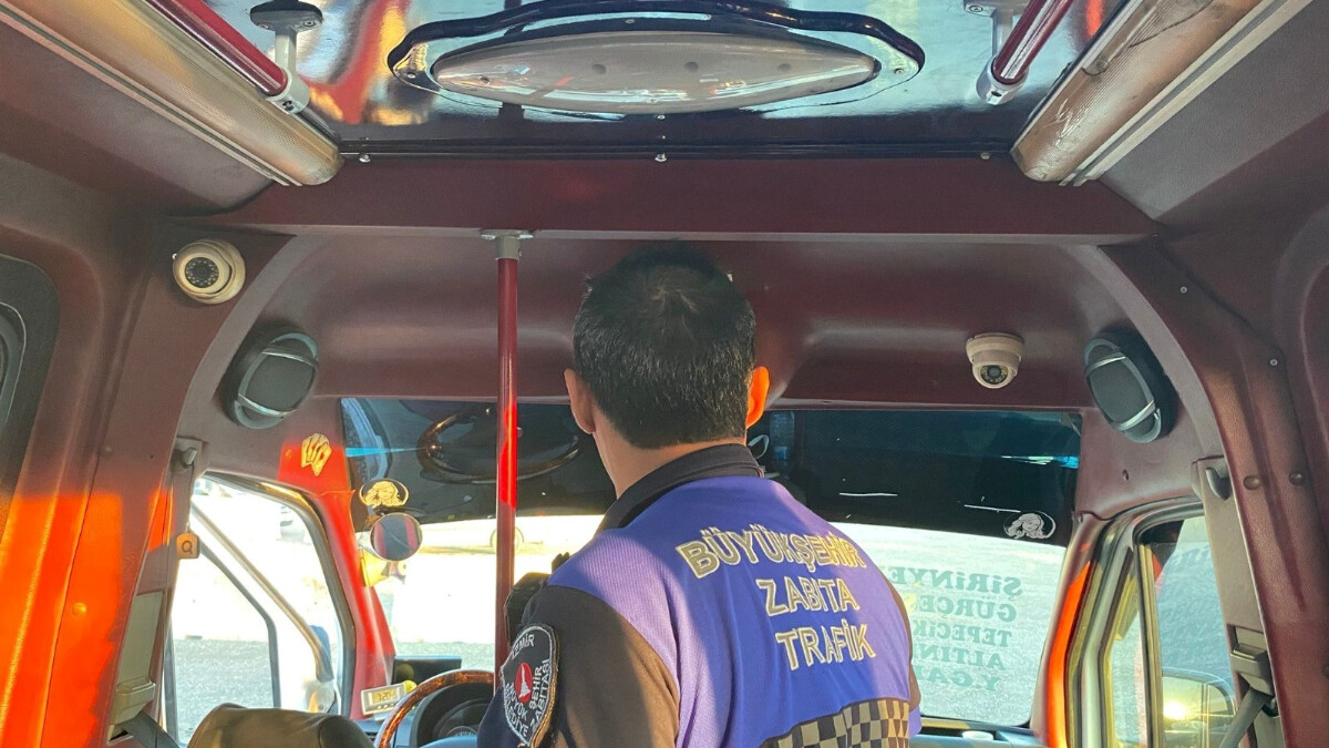 İzmir’de sürücüye saldıran minibüs şoförü tutuklandı