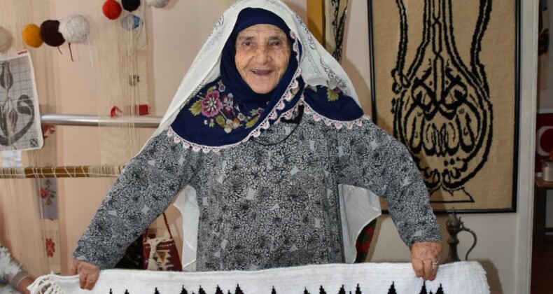 İzmirli Fado Teyze, 85 yaşında halı dokuma sertifikası aldı