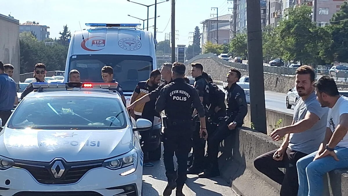 İzmit’te zincirleme kaza! Polisleri taşıyan 3 minibüs ve 2 sivil araç birbirine girdi