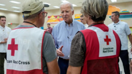 Joe Biden, Idalia Kasırgası’nın vurduğu Florida’yı ziyaret etti