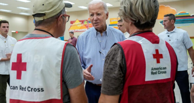 Joe Biden, Idalia Kasırgası’nın vurduğu Florida’yı ziyaret etti