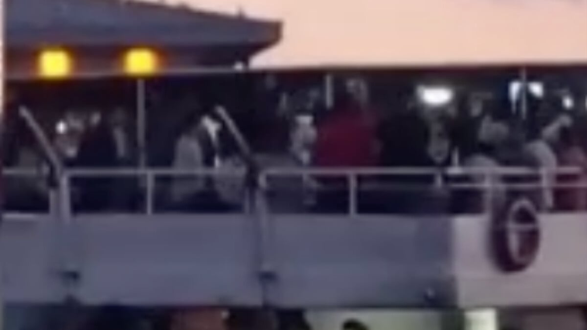 Kadıköy vapurunda tekme tokat kavga