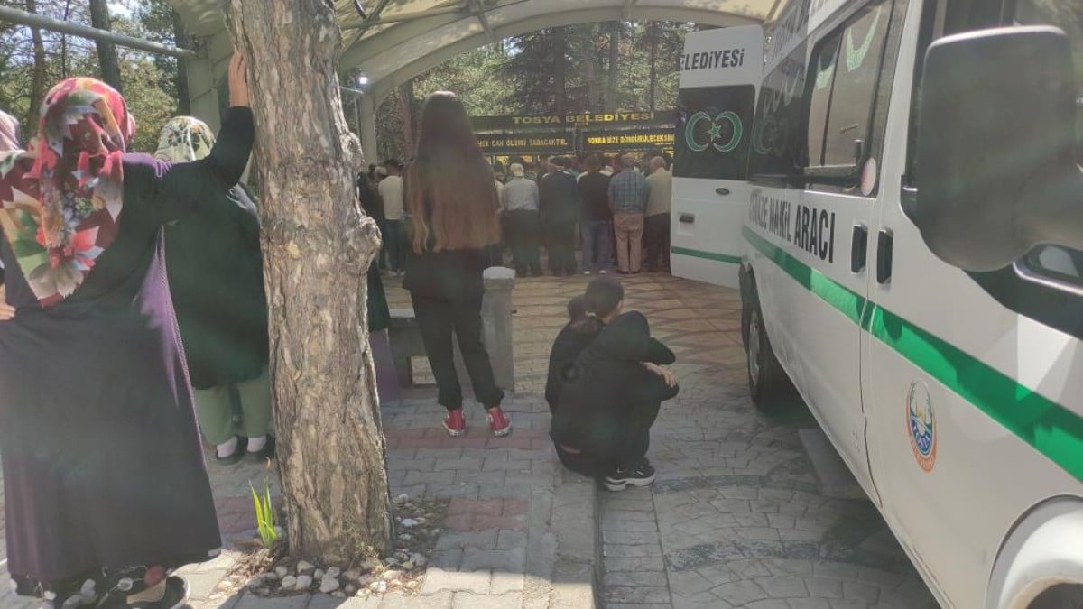 Kastamonu’da balkondan düşerek ölen kıza gözyaşlarıyla veda