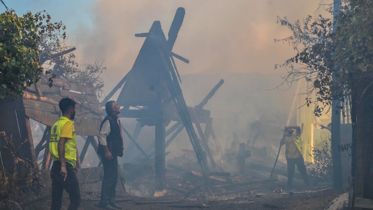 Kastamonu’da korkutan yangın! 3 ev ve 1 ahır küle döndü….