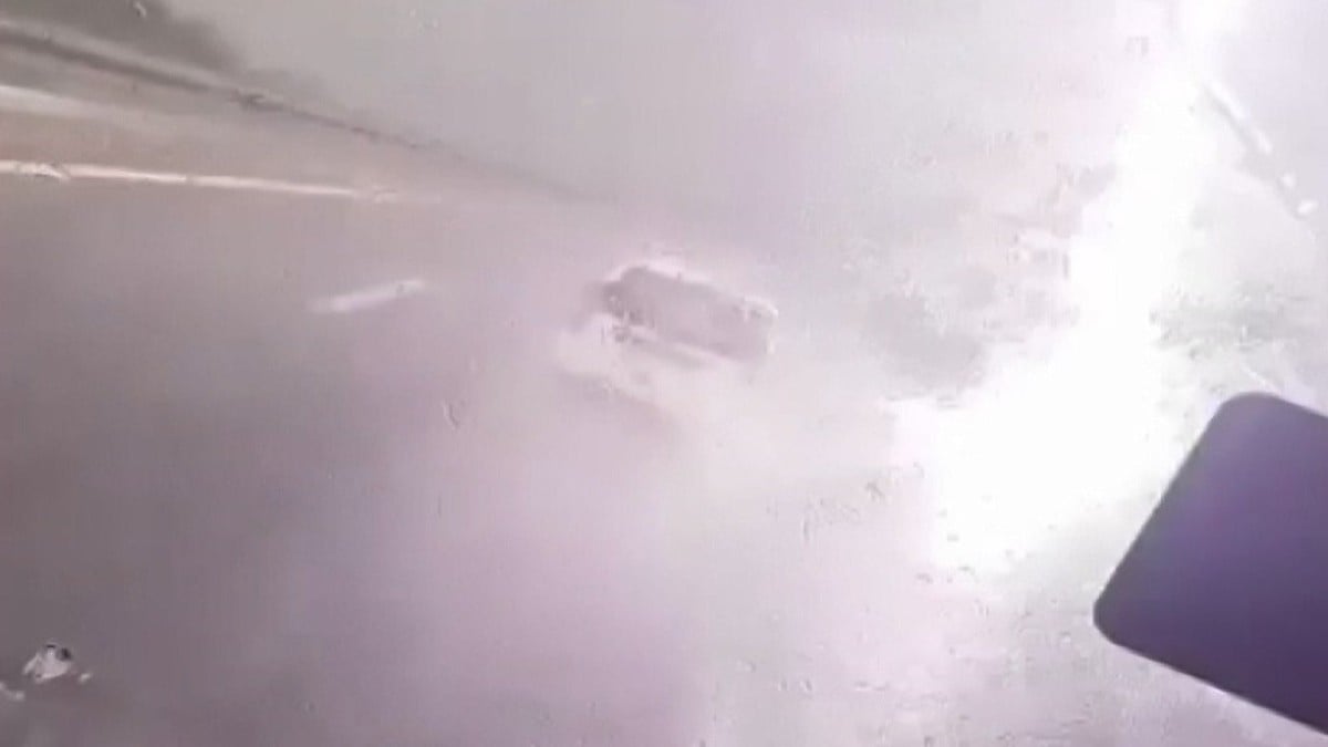 Kastamonu’da yıldırım düştü! Saniyelerle kurtulduğu anlar kaydedildi….