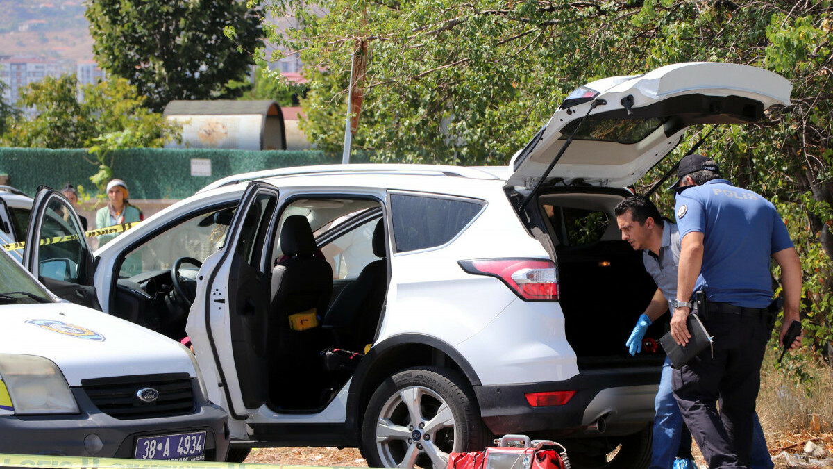 Kayseri’de şehit eşi aracında ölü bulundu
