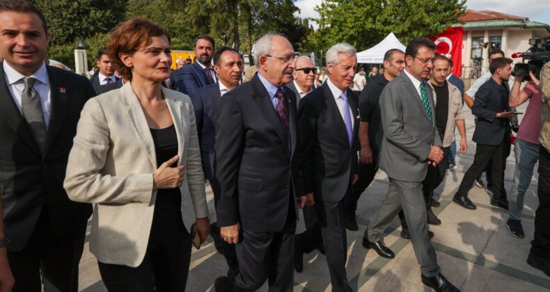 Kemal Kılıçdaroğlu, Adnan Menderes’in kabrini Ekrem İmamoğlu ile ziyaret etti