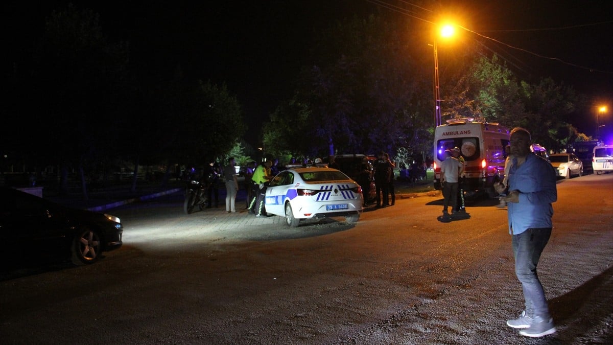 Kilis’te ihbara giden polise kaynar su atıldı: 2’si polis 4 yaralı