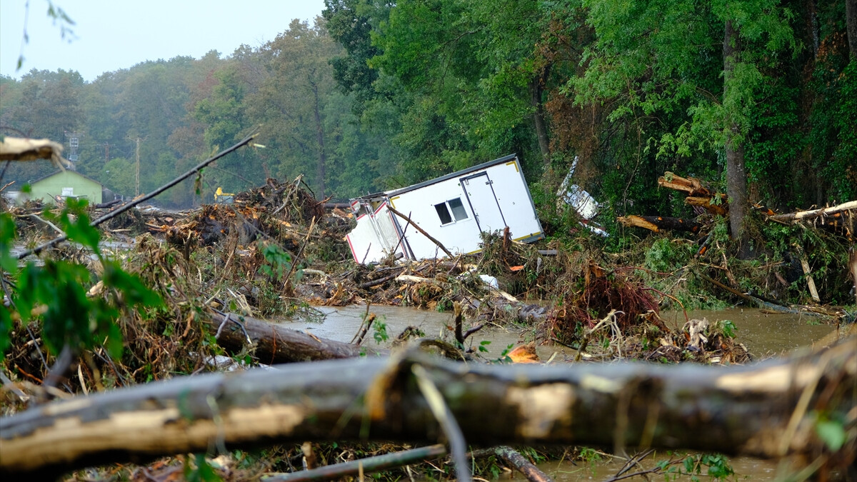 Kırklareli’nde şiddetli sağanak taşkına yol açtı