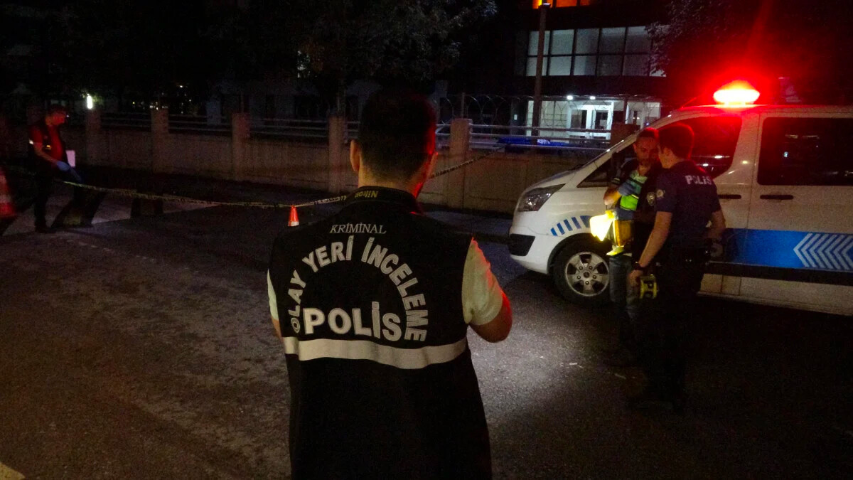 Kocaeli’de silahlı saldırıya uğrayan şahıs yaralı halde otomobille hastaneye gitti