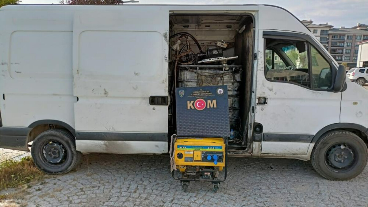 Kütahya’da akaryakıt kaçakçıları suçüstü yakalandı