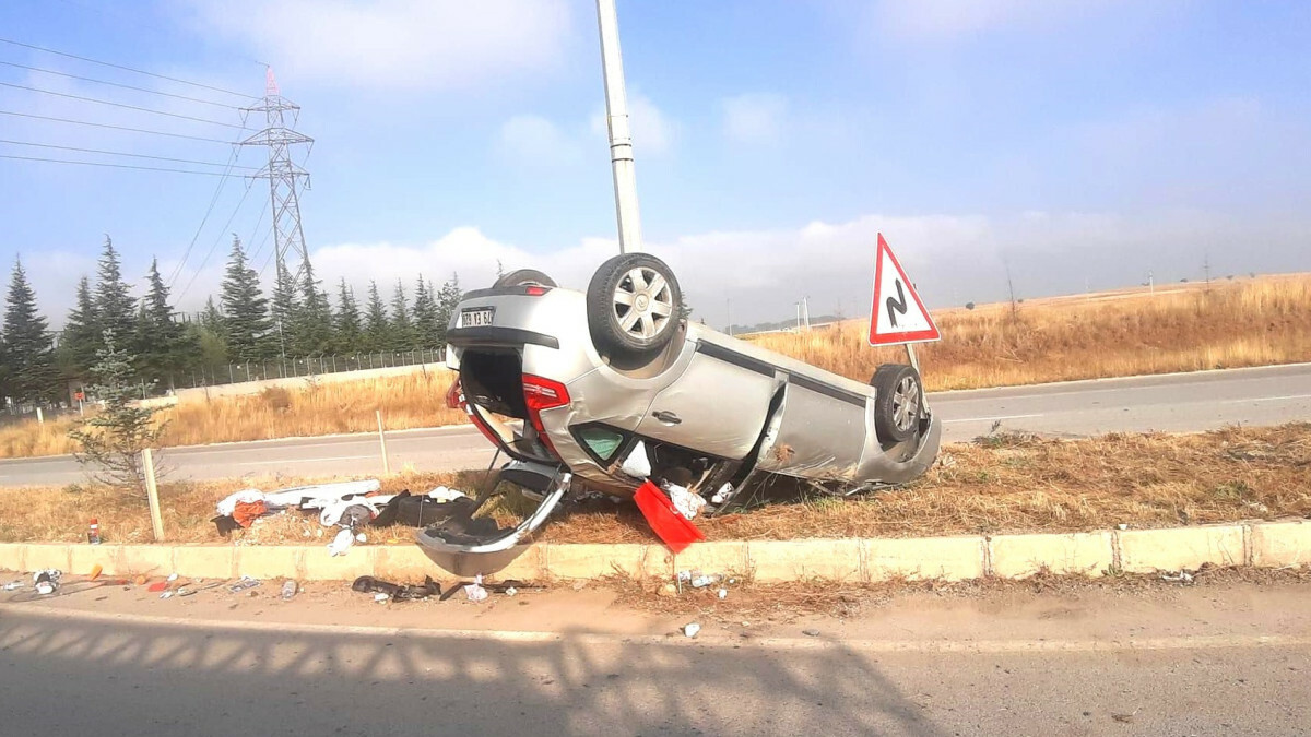 Kütahya’da otomobil takla attı: 3 yaralı