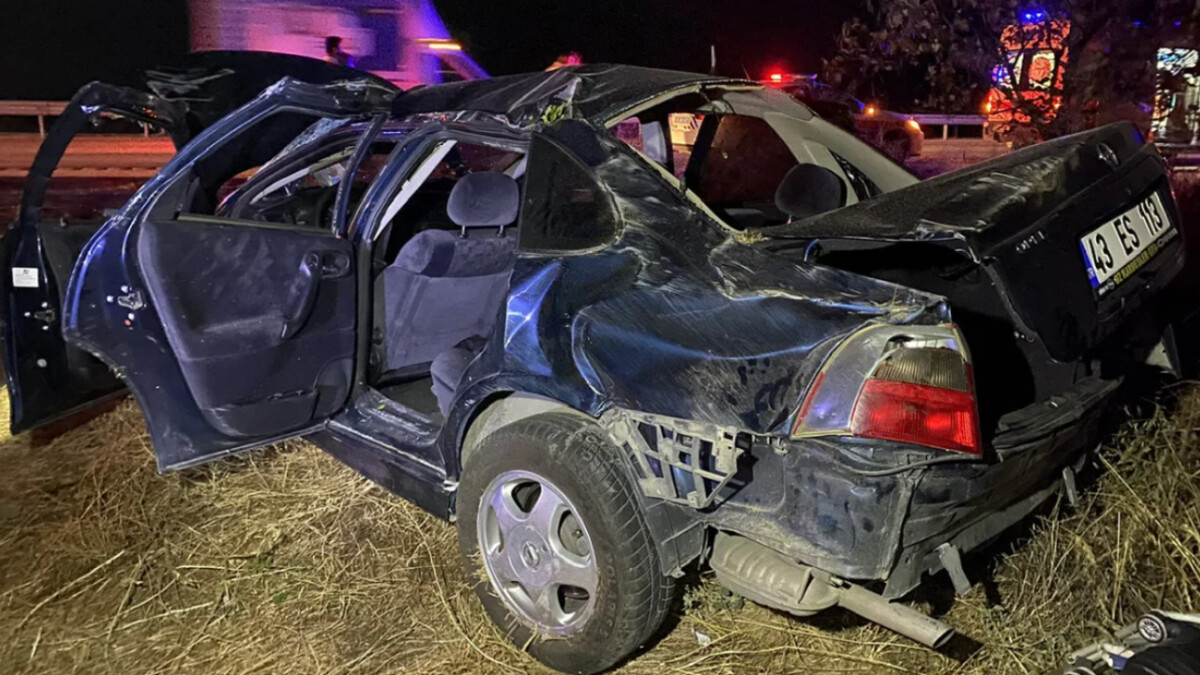 Manisa’da otomobil takla atarak tarlaya uçtu: 1’i ağır 4 yaralı