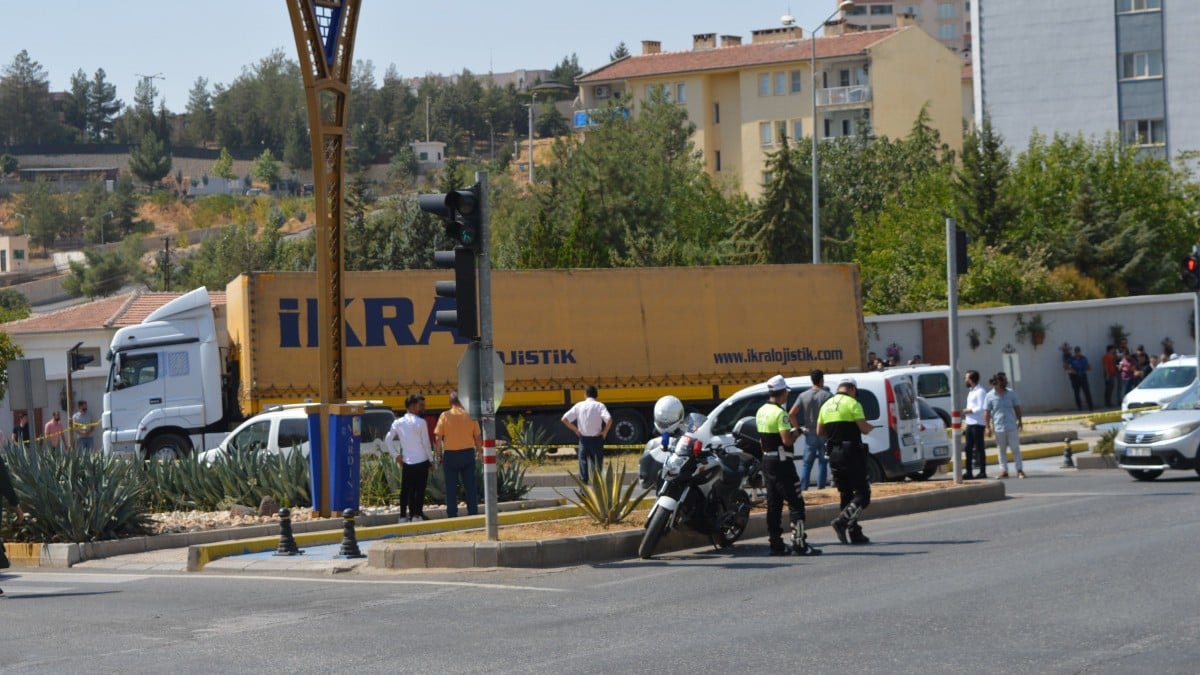 Mardin’de dur ihtarına uymayan tırın lastiklerine ateş açıldı