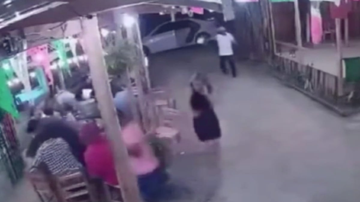 Meksika’da bara düzenlenen silahlı saldırıda 2 kişi hayatını kaybetti