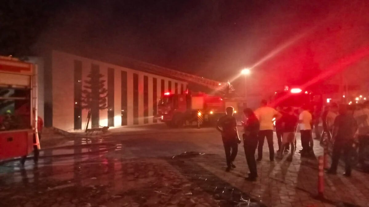 Mersin’de düğün salonunda yangın çıktı