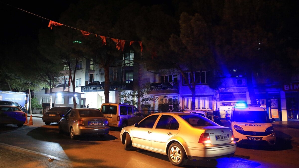 Muğla’da AK Parti İl Başkanlığı’na taşla saldıran kişi gözaltına alındı