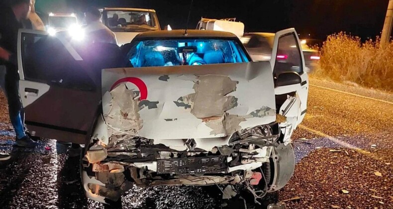 Niğde’de otomobiller çarpıştı: Baba ile oğlunu ölüm ayırdı