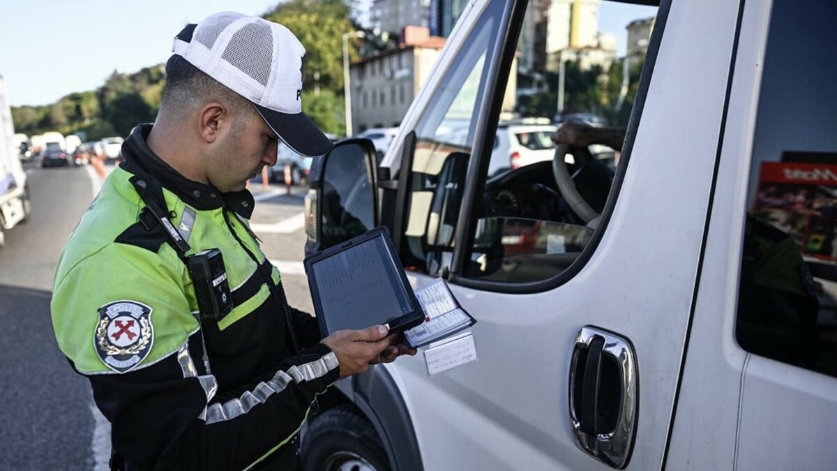 Okulların ilk haftasında 53 bin 949 servis aracı denetlendi