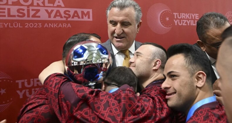 Osman Aşkın Bak: Artık engel yok spor, şampiyonluk, kupalar var