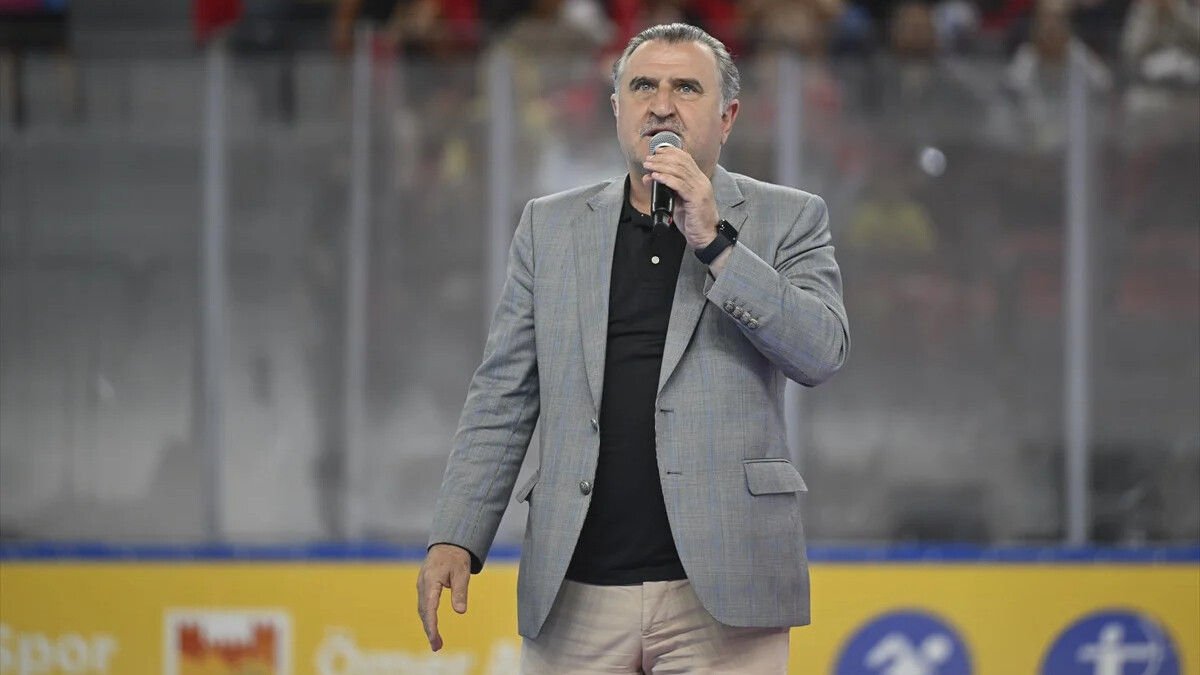 Osman Aşkın Bak: Biz gençlerimizin her zaman emrindeyiz