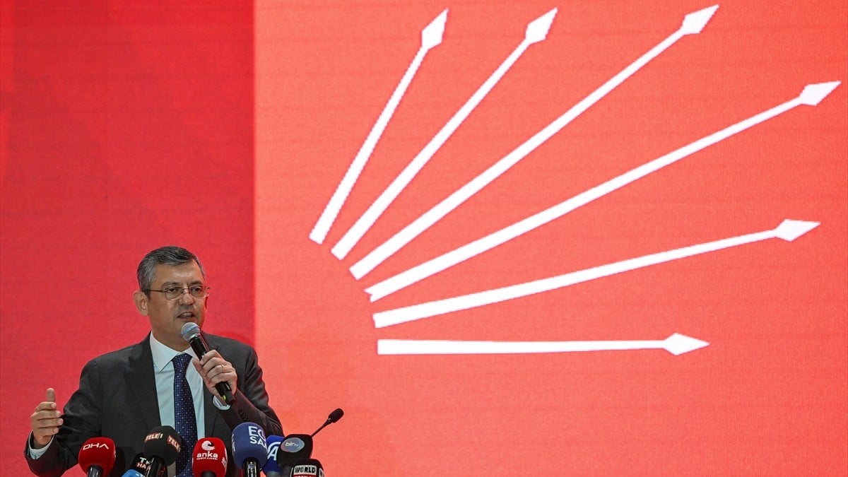 Özgür Özel’den TSK’ya iftira atan Sezgin Tanrıkulu’na destek: ‘Linç edecek hiçbir şey görmüyorum’