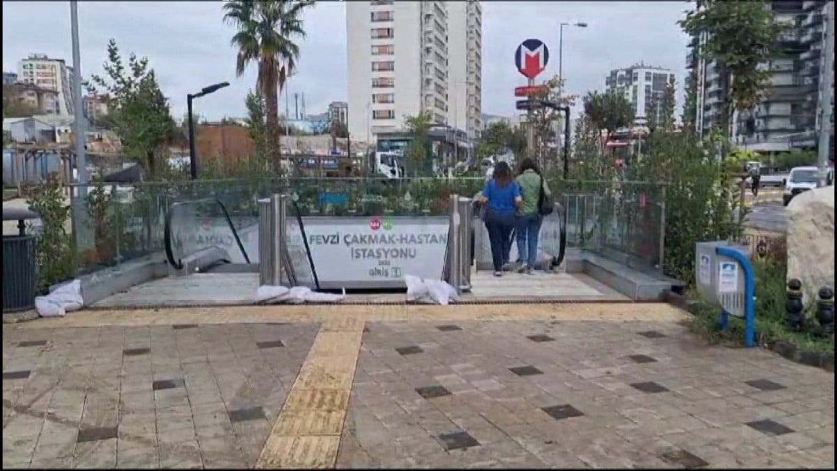 Pendik’te sağanak yağış sonrası metroyu sel bastı