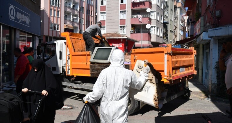 Samsun’da yaşlı kadının evinden iki kamyon çöp çıktı