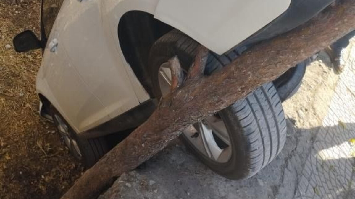 Şanlıurfa’da el freni çekilmeyen otomobilin boşluğa düştüğü an