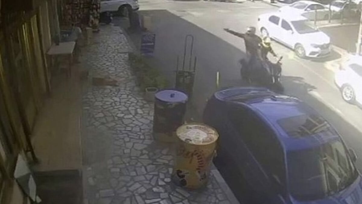 Şişli’de motosikletli kişilerin silahlı saldırısı görüntülendi