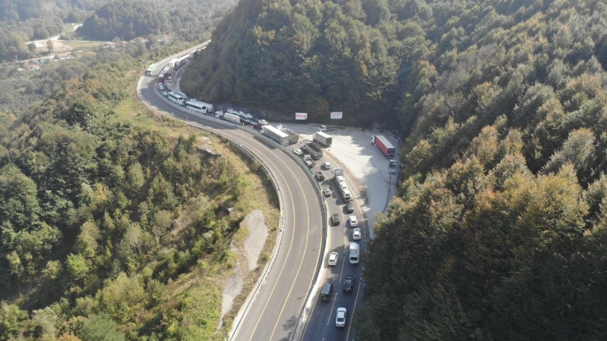 TEM Otoyolu’nun Ankara istikametinde yol çalışması! Trafik durma noktasına geldi…