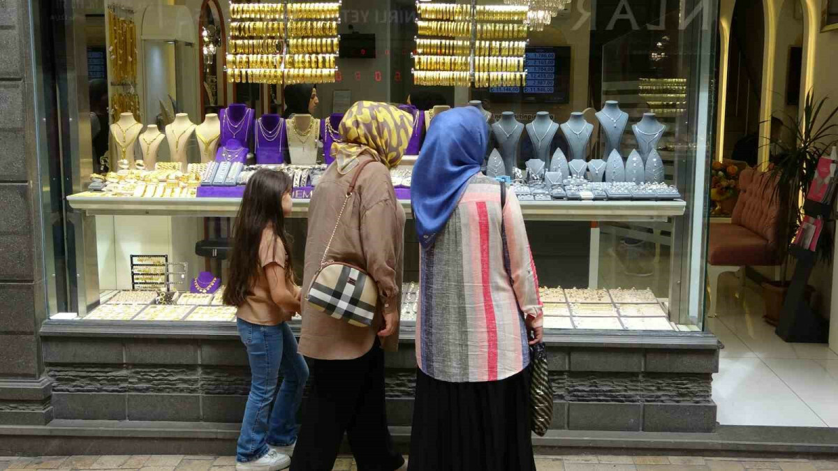 Trabzonlu kuyumcuların tahmini: Gram altın 2 bin 500 lira olacak