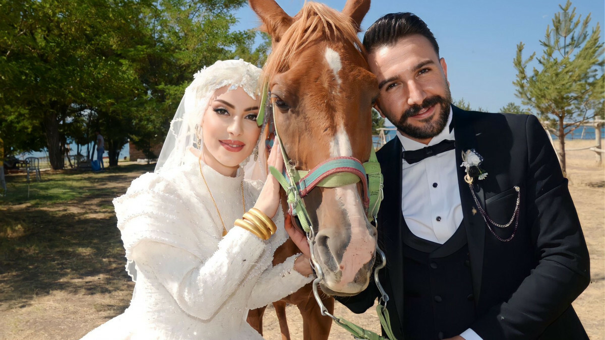 Van’da gelin arabasının önü kesip damada tavla oynattılar