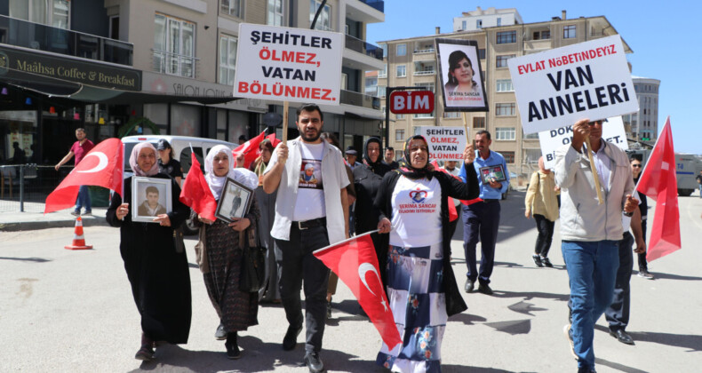 Vanlı aileler evlat nöbetinde! ‘Evladımı söke söke onlardan alacağım’