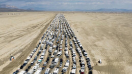 Yağmurla felakete dönüşen Burning Man festival alanında çıkışlar başladı