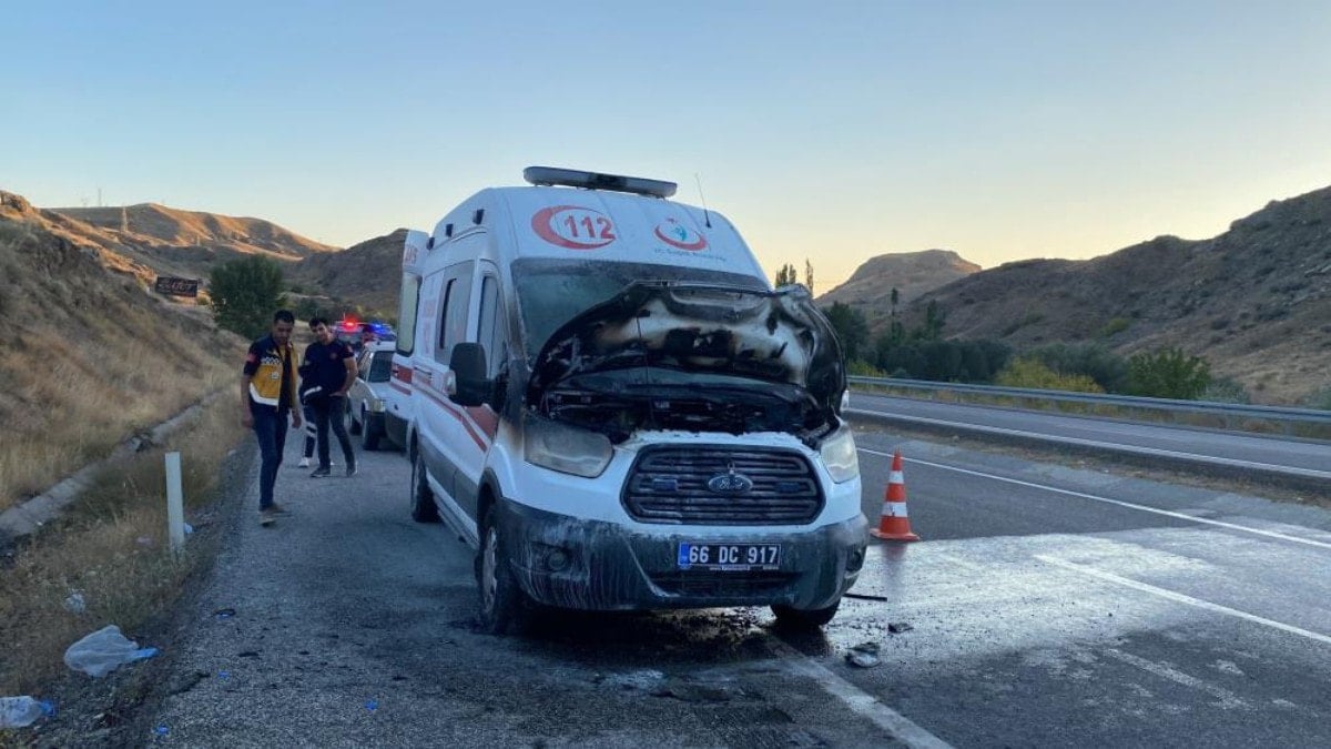 Yozgat’ta seyir halindeki ambulans yandı