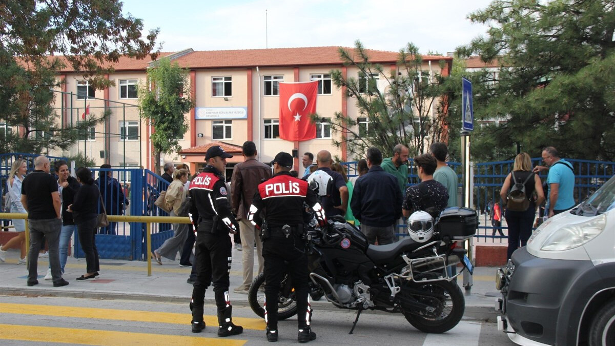 Yurt genelinde okul çevrelerinde denetim