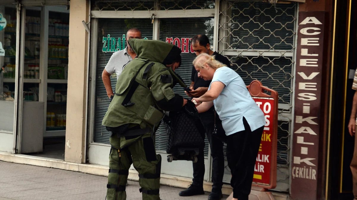 Adana Valiliği karşısında şüpheli çanta alarmı! Mama almaya gitmiştim