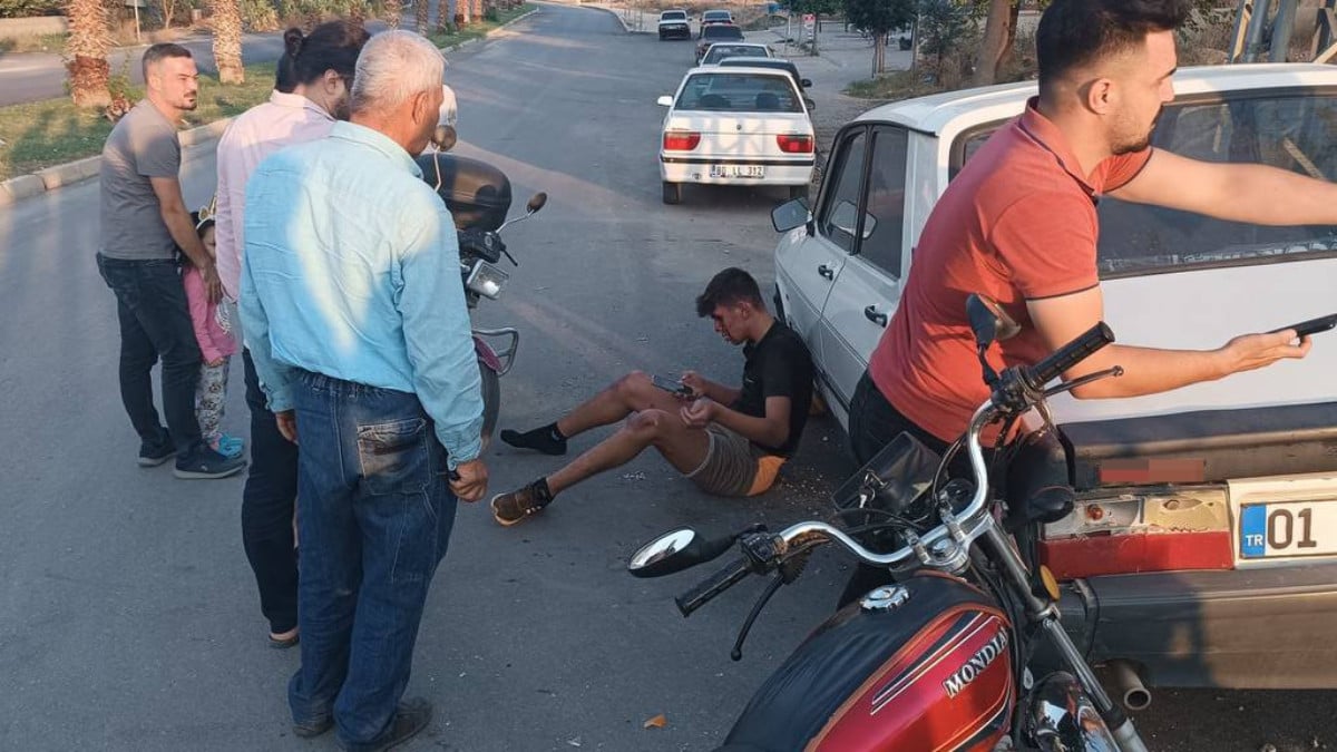 Adana’da seyir halindeyken arının soktuğu motosikletli ağaca çarptı
