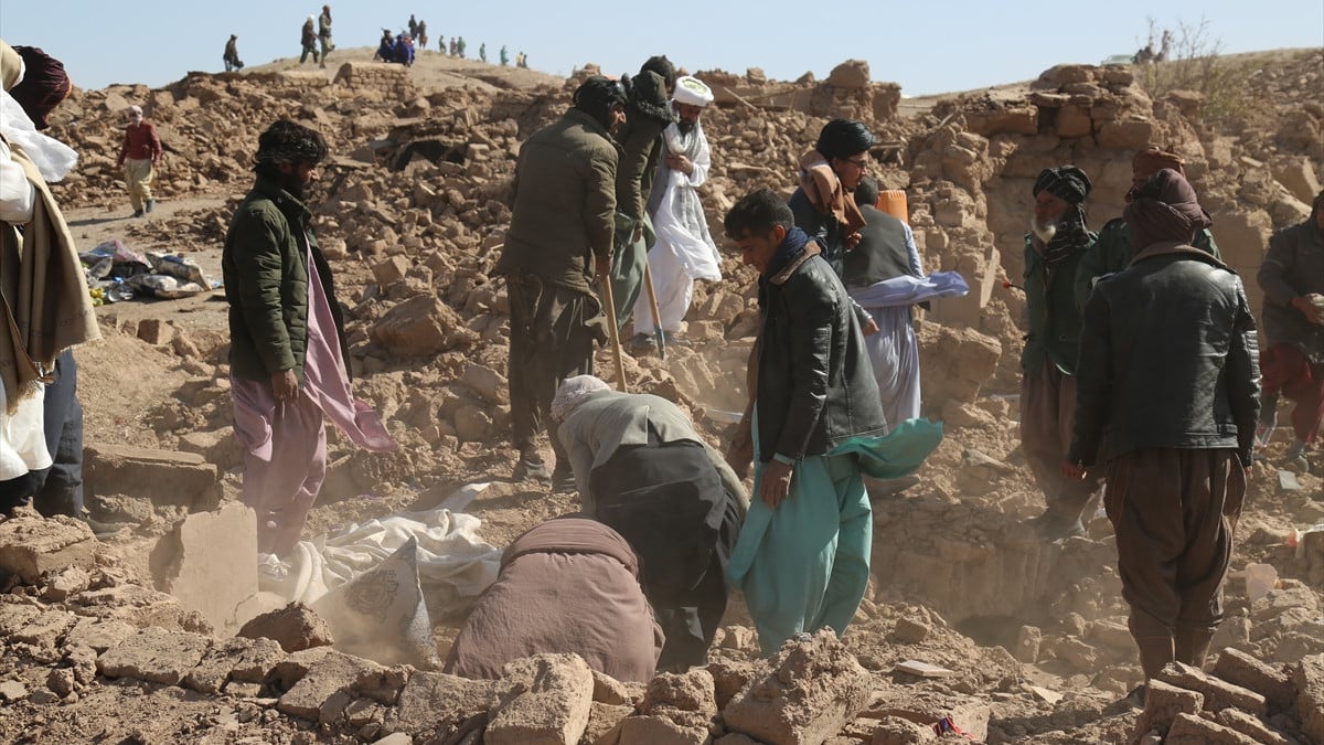 Afganistan’daki deprem can kaybı 2 bin 400’e yükseldi