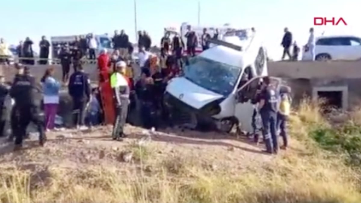 Aksaray-Ankara yolunda kaza! Kamayonet ve işçi servisi çarpıştı