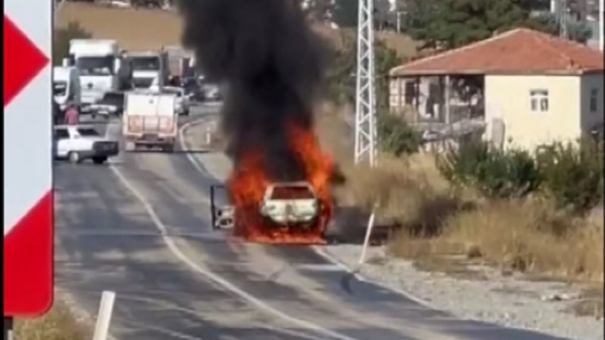 Aksaray’da alev alan aracını söndürmek isterken ağır yaralandı